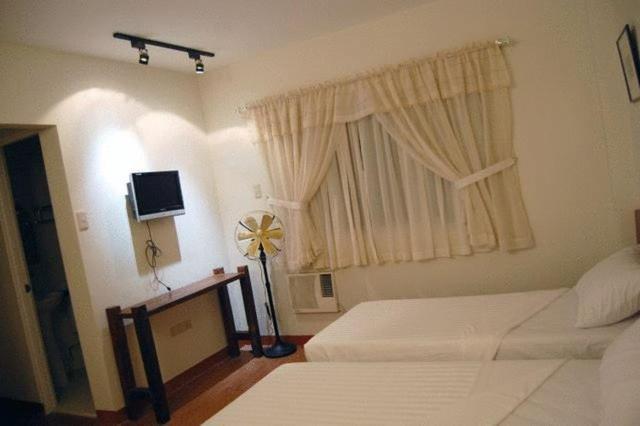 Ilocos Rosewell Hotel Стая снимка